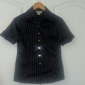 black and white short sleeved top